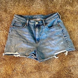 *EUC* American Eagle mom jean shorts sz 12